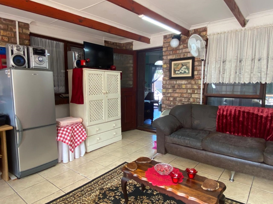 3 Bedroom Property for Sale in Deoville Park Western Cape